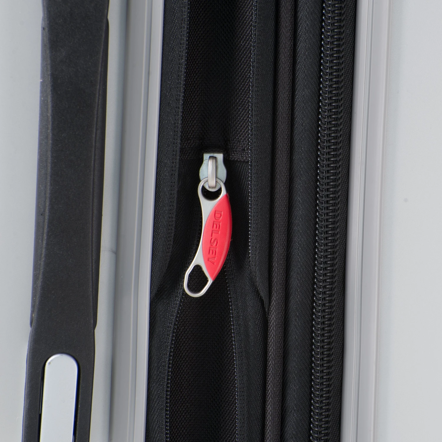 DELSEY Paris Helium Titanium International 19 Carry-on Expandable Spinner Trolley 8 DELSEY Paris Helium Titanium International 19 Carry-on Expandable Spinner Trolley - Image 8