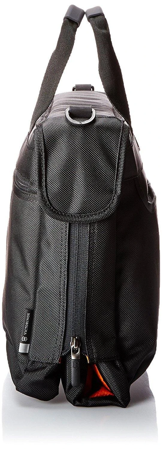 Victorinox Werks Traveler 5.0 Porter Trifold Garment Bag 4 Victorinox Werks Traveler 5.0 Porter Trifold Garment Bag - Image 4