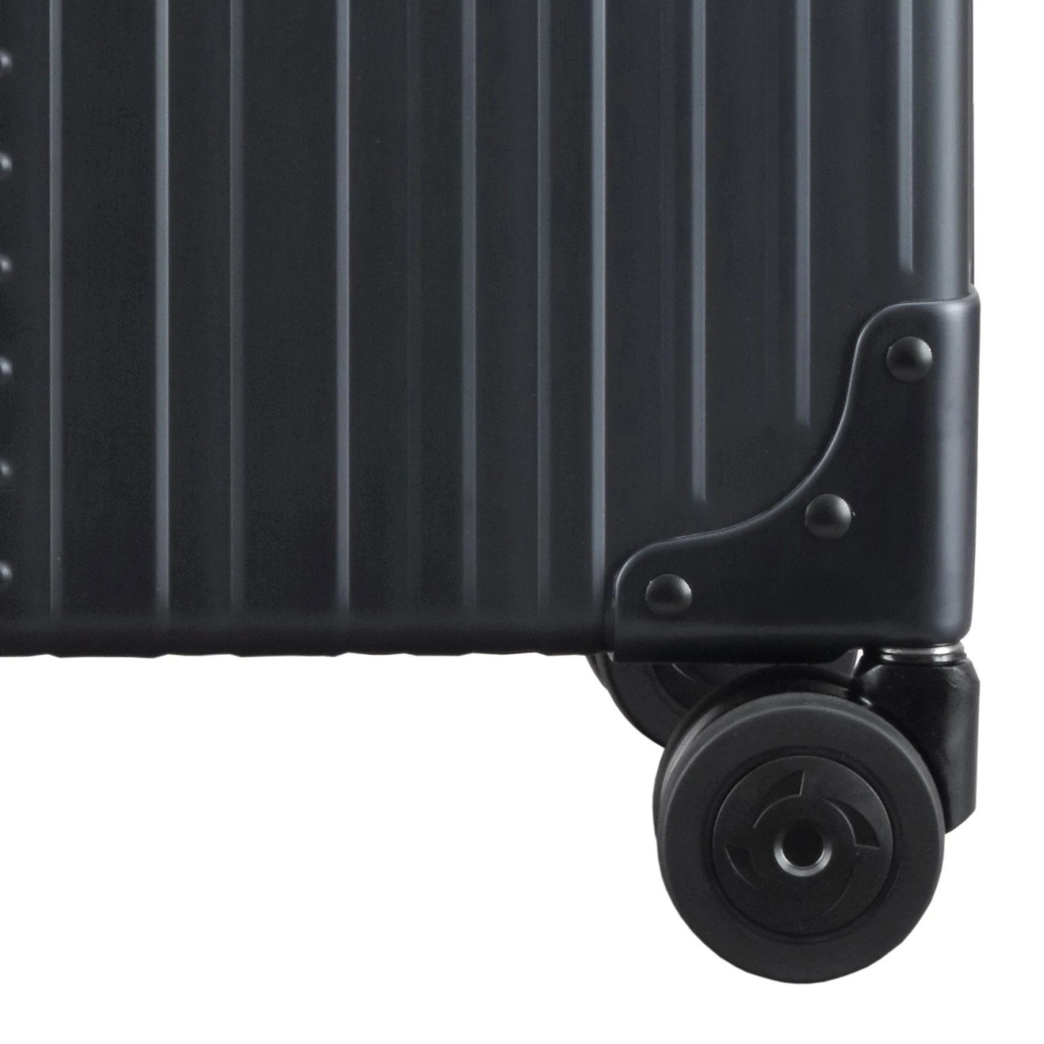 Aleon Classic 21" 4-Wheel Carry-On Luggage 7 Aleon Classic 21" 4-Wheel Carry-On Luggage - Image 7