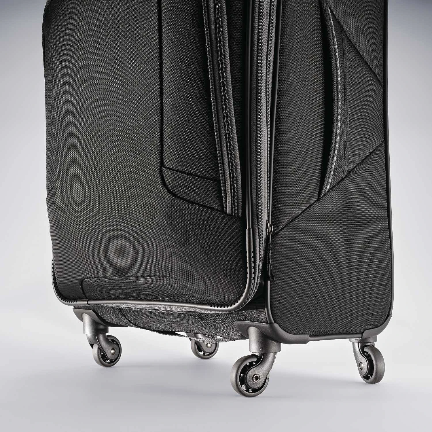 American Tourister 4 KIX 28" 4-Wheel Large Luggage 4 American Tourister 4 KIX 28" 4-Wheel Large Luggage - Image 4